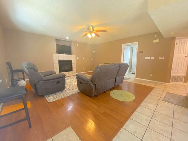 Building Photo - East El Paso 3 bed Refrig A/C w/Loft!