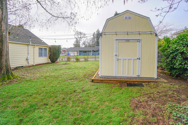 Building Photo - FOUR BEDROOM HOUSE IN CAMAS