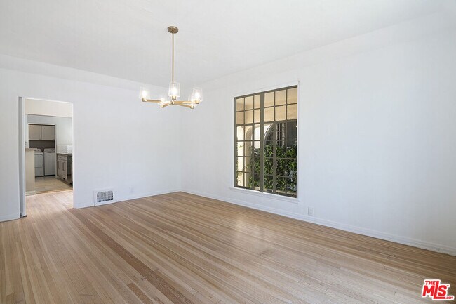 Building Photo - 342 N Orange Dr