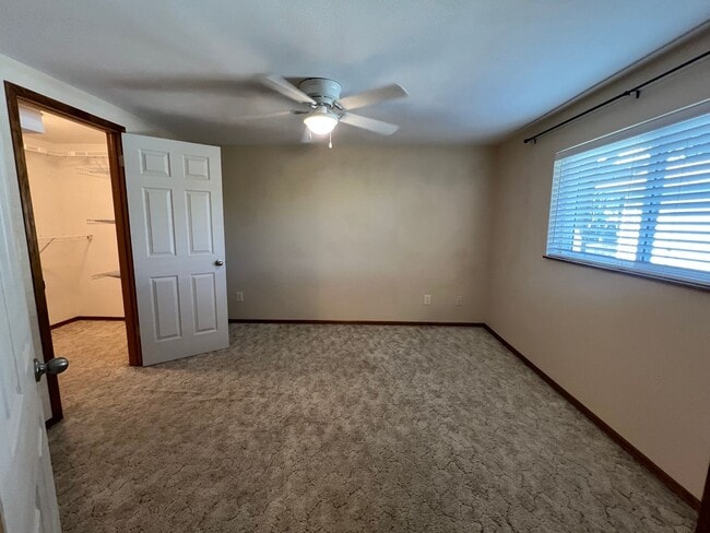 Building Photo - Spacious 3 bed/2 bath home with RV/Boat parking, shop and storage shed, a/c, deck with VIEWS and ...