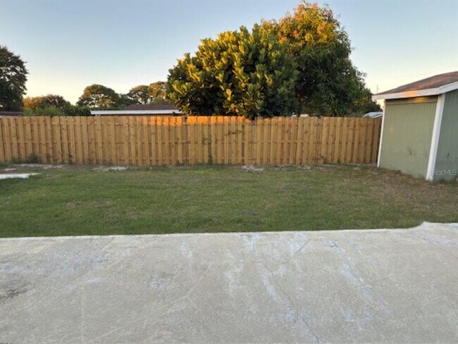 Building Photo - 4409 W Varn Ave