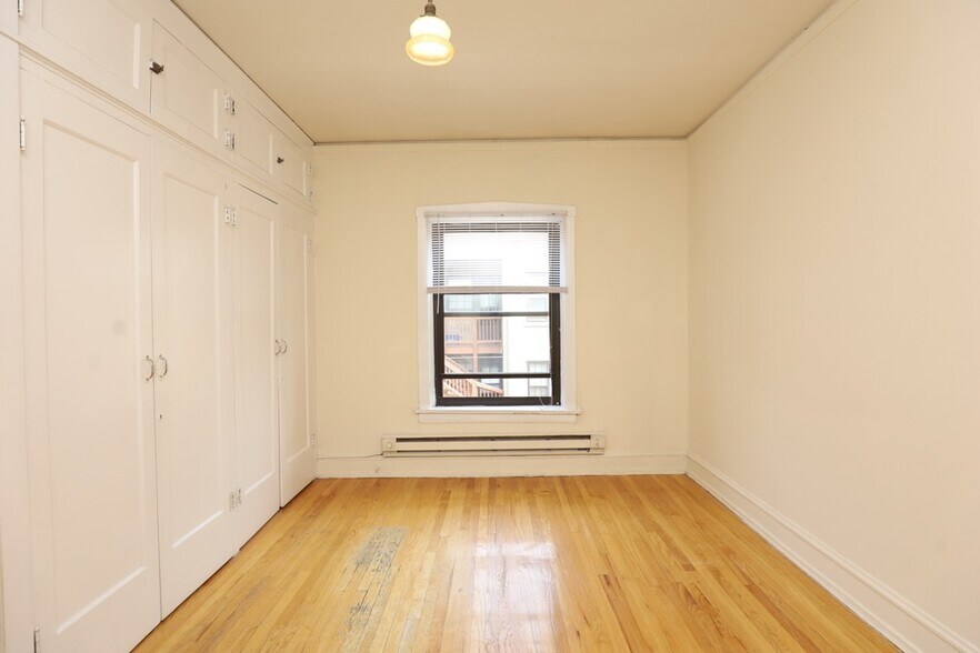 Building Photo - 1238 Oak Ave