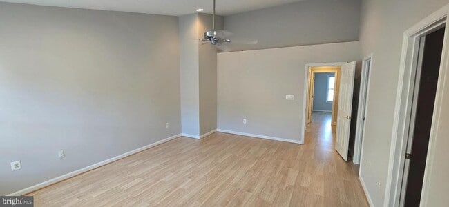 Building Photo - 47565 Royal Burnham Terrace