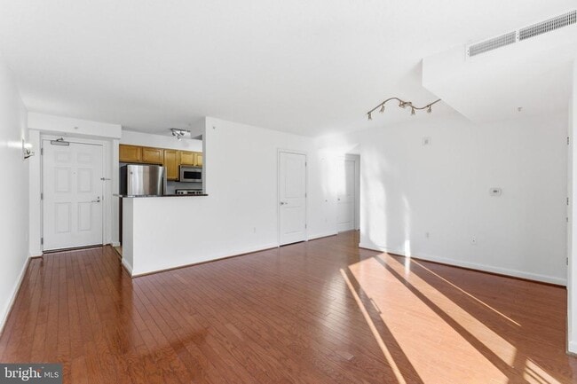 Building Photo - 880 N Pollard St