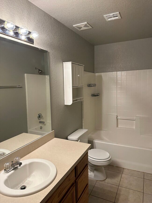 Building Photo - 2004 Cloverdale Ln