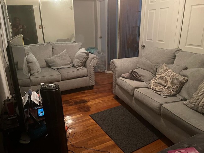 Building Photo - 310 Lenox Rd