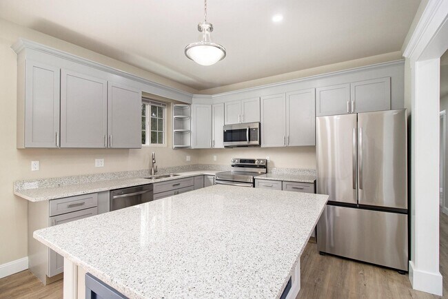 Building Photo - 6 Maple Vlg Ct