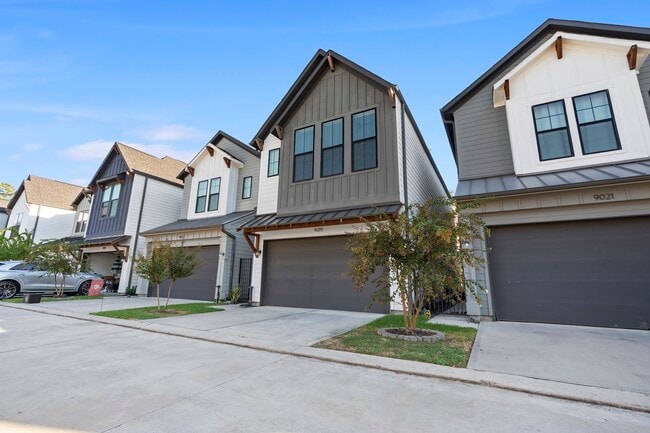 Building Photo - 9019 Wellspring Dr