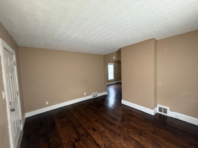 Building Photo - 522 W 23rd St