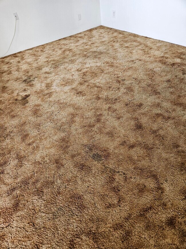 Building Photo - 500 Village Green Cir W