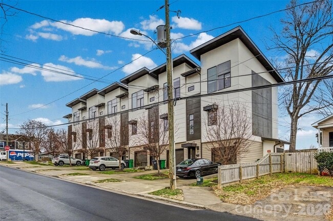 Building Photo - 840 E 18th St