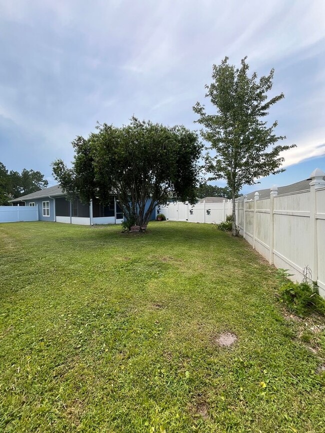 Building Photo - 206 Royal Palms Ave