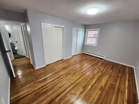 Building Photo - 725 Scotland Rd