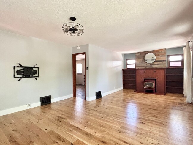 Building Photo - Beautiful Renovation in Liberty Wells!