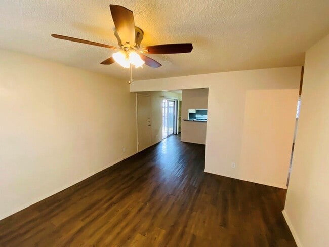 Building Photo - 1710 Ledgewood Dr