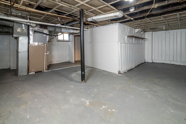 Building Photo - 402 Woodland Ave