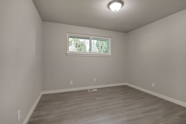 Building Photo - Remodeled Lacey Rambler