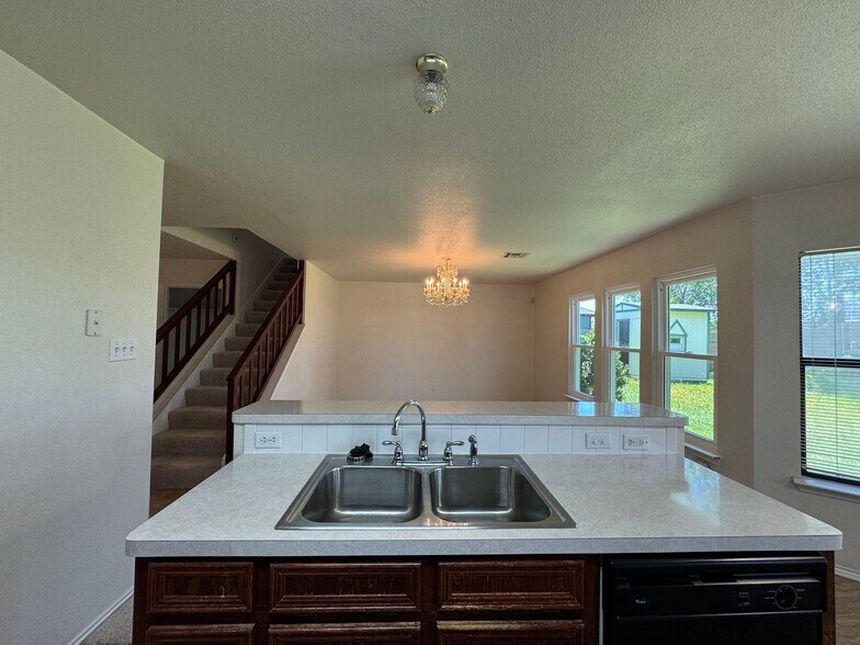Building Photo - 1204 Bristol Dr