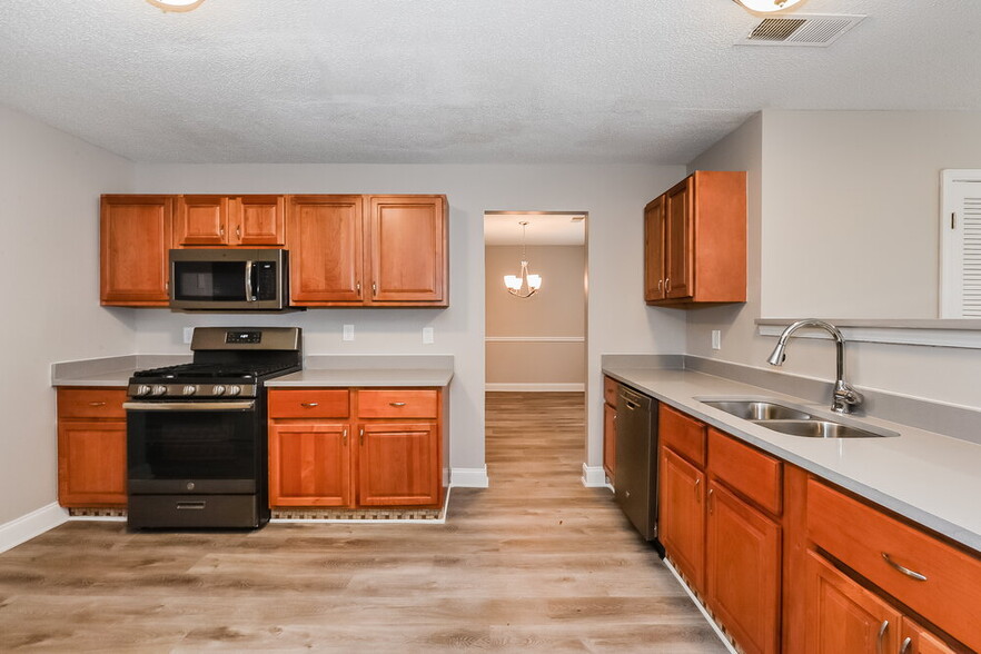 Building Photo - 6686 Pole Creek Dr