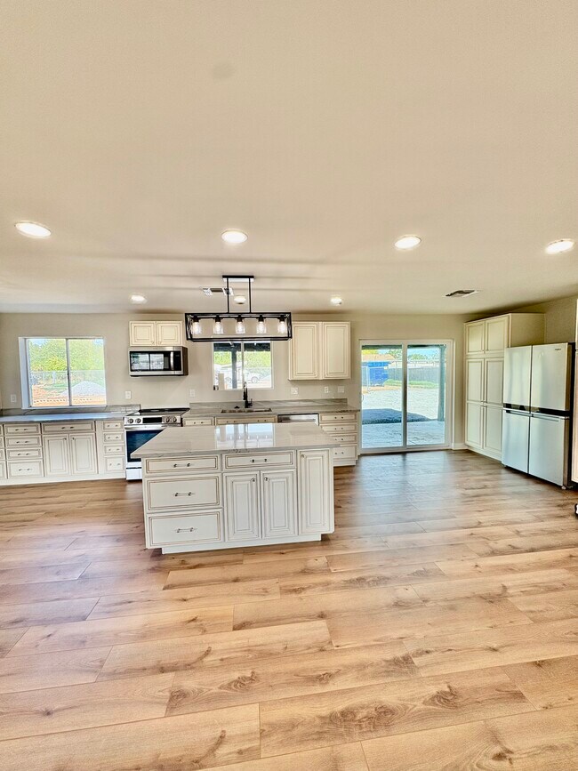 Building Photo - 17220 E Desert Ln