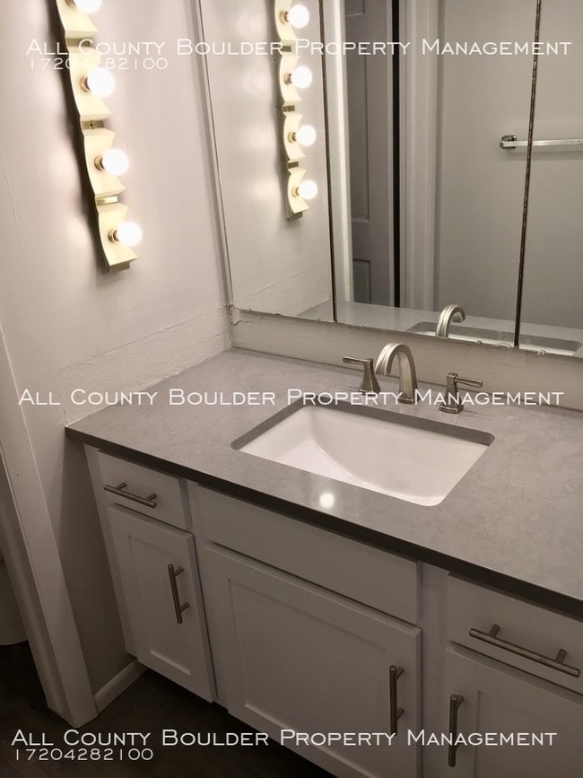 Building Photo - Renovated Lefthand Canyon Home
