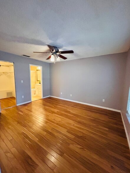 Building Photo - 3647 Lake St George Dr