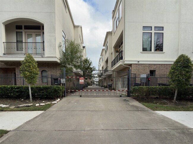 Building Photo - 1411 Elgin St