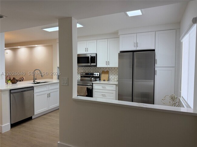 Building Photo - 7350 Kinghurst Dr