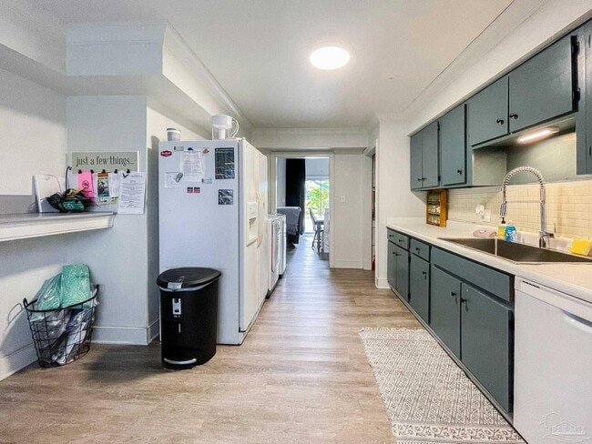 Building Photo - 4836 Huron Dr