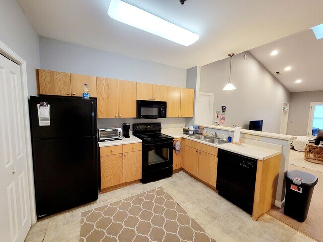 Building Photo - 100-201