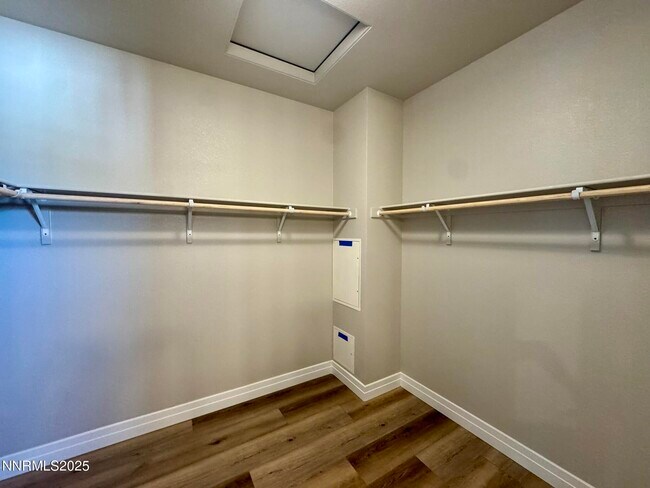 Building Photo - 406 Heirloom St