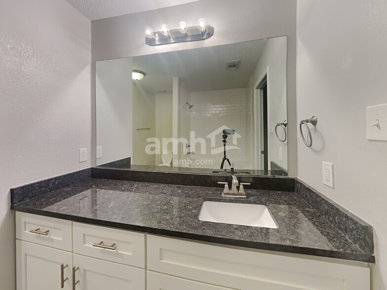 Building Photo - 6714 Hidden Colony Ln