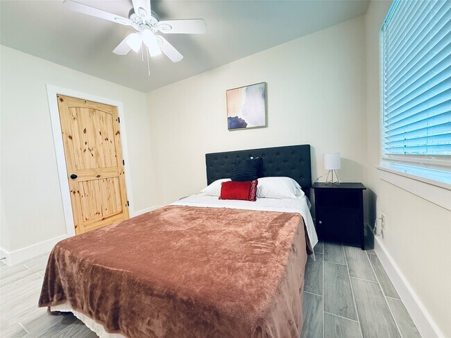 Building Photo - 3936 Wagon Rd