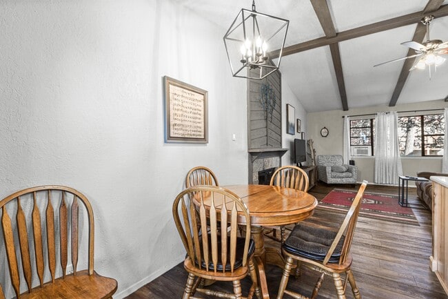 Building Photo - 103 Racquet Pl