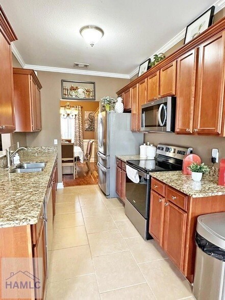 Building Photo - 1102 Sara Ln