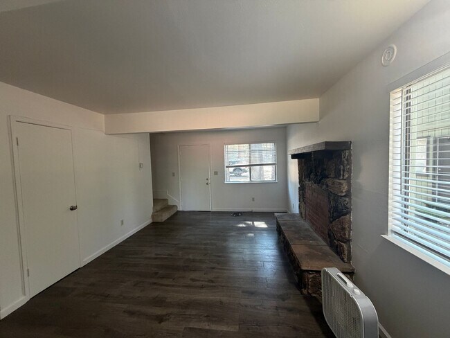 Building Photo - 1335 Kyburz Ave