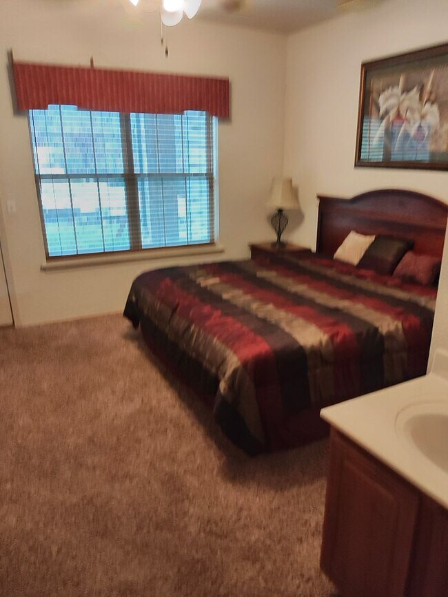 Building Photo - Furnished 1 bedroom 1 bath near Silver Dol...