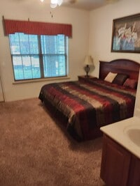 Building Photo - Furnished 1 bedroom 1 bath near Silver Dol...
