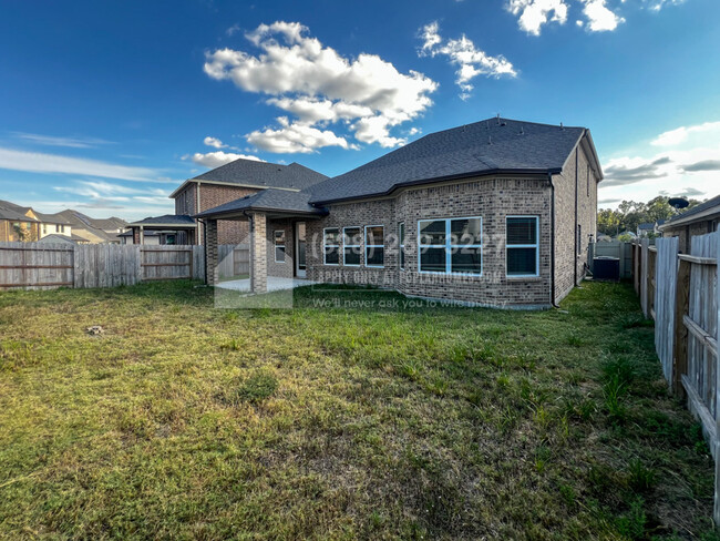 Building Photo - 9837 Pearly Everlasting