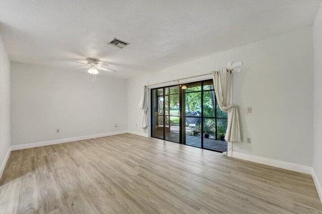 Building Photo - 2737 Lowson Blvd
