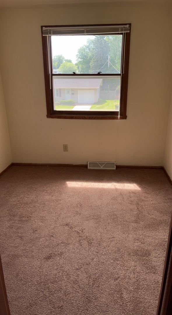 Building Photo - 242