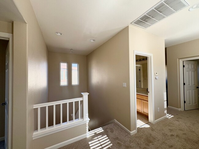 Building Photo - Beautiful 4 Bed 2.5 Bath Garin Ranch Home