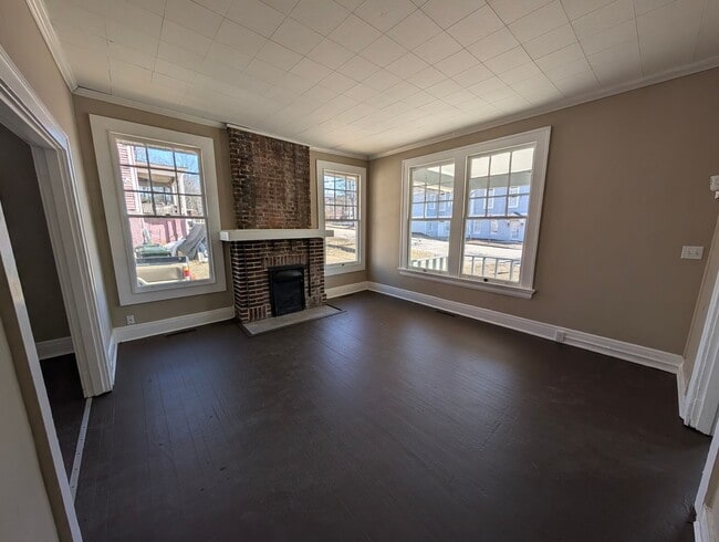 Building Photo - Spacious 3/4 Bedroom