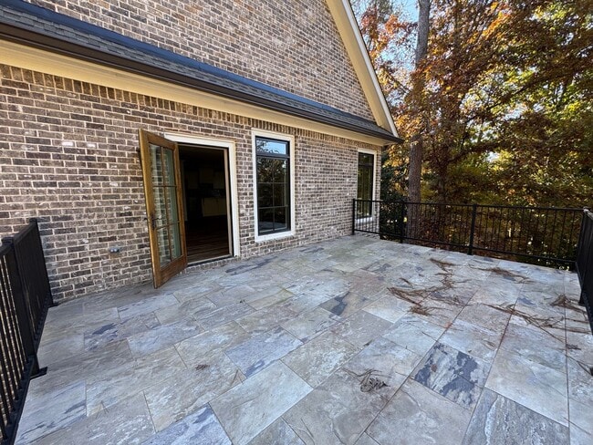 Building Photo - Grandeur Brick 4/3.5 with Bonus Room in Th...