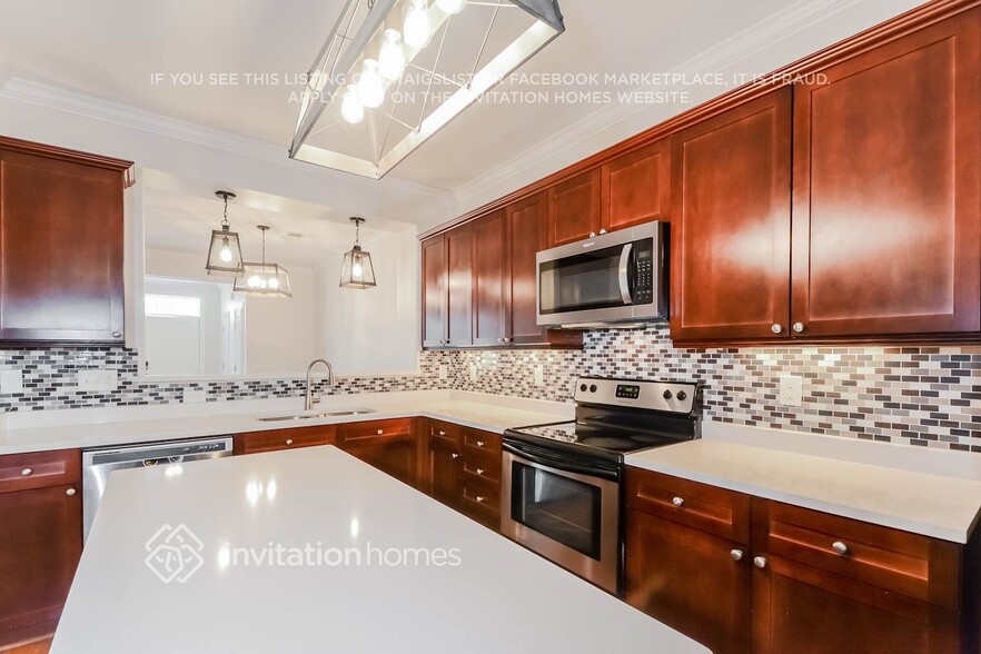 Building Photo - 2027 Oak Trail Dr