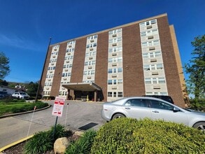 Building Photo - 410 Short St