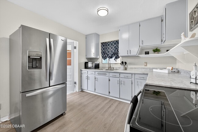 Building Photo - 930 Daytona Ave