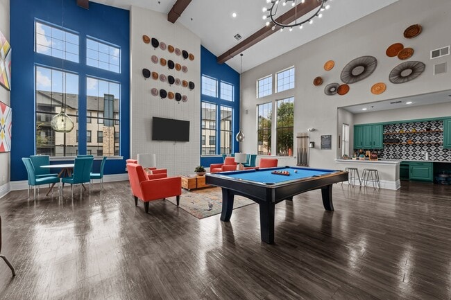 Building Photo - The Heritage