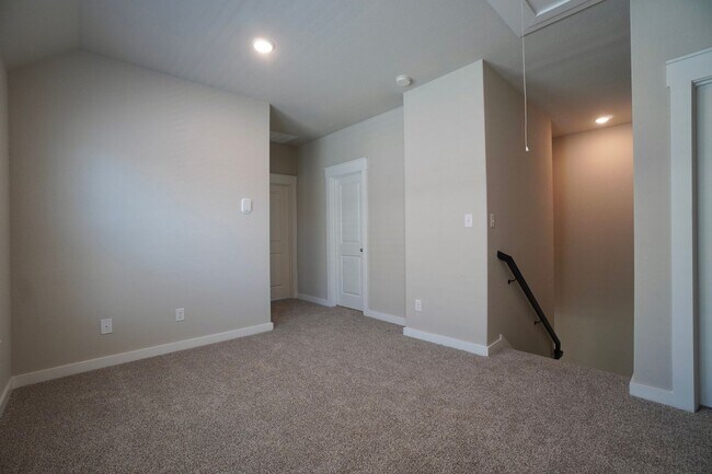 Building Photo - 136 Greinert Dr