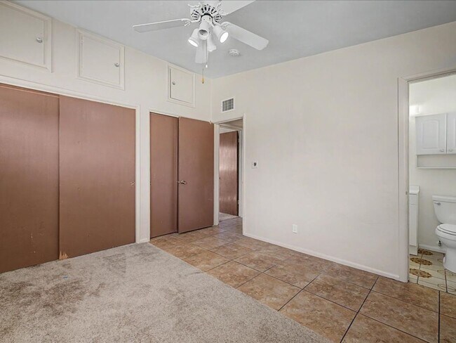Building Photo - Charming 3-Bedroom Home with Spacious Yard & Versatile Storage!